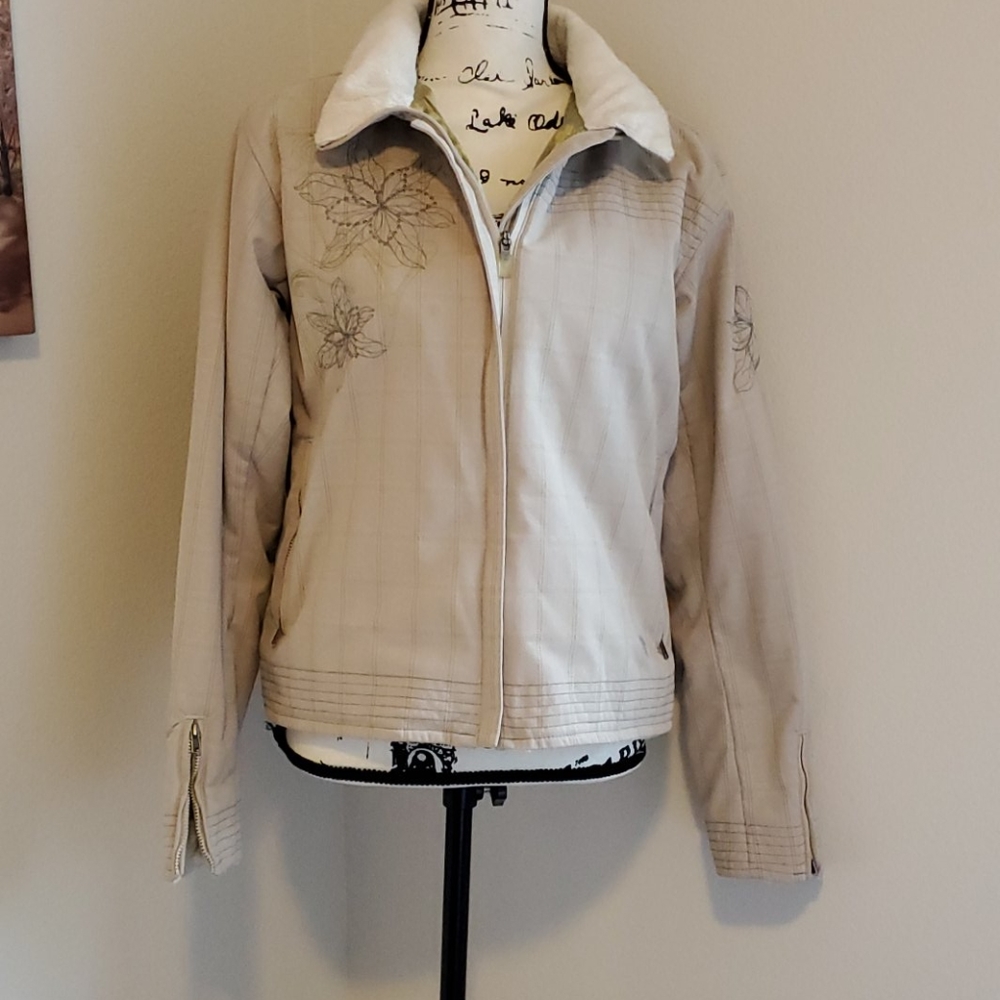 Mountain hardware jacket